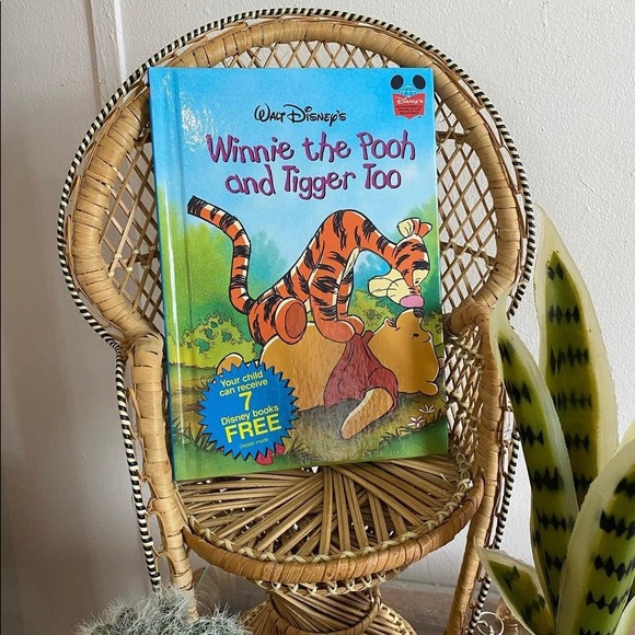 1999 Disney book perfect condition! - Picture 2 of 5